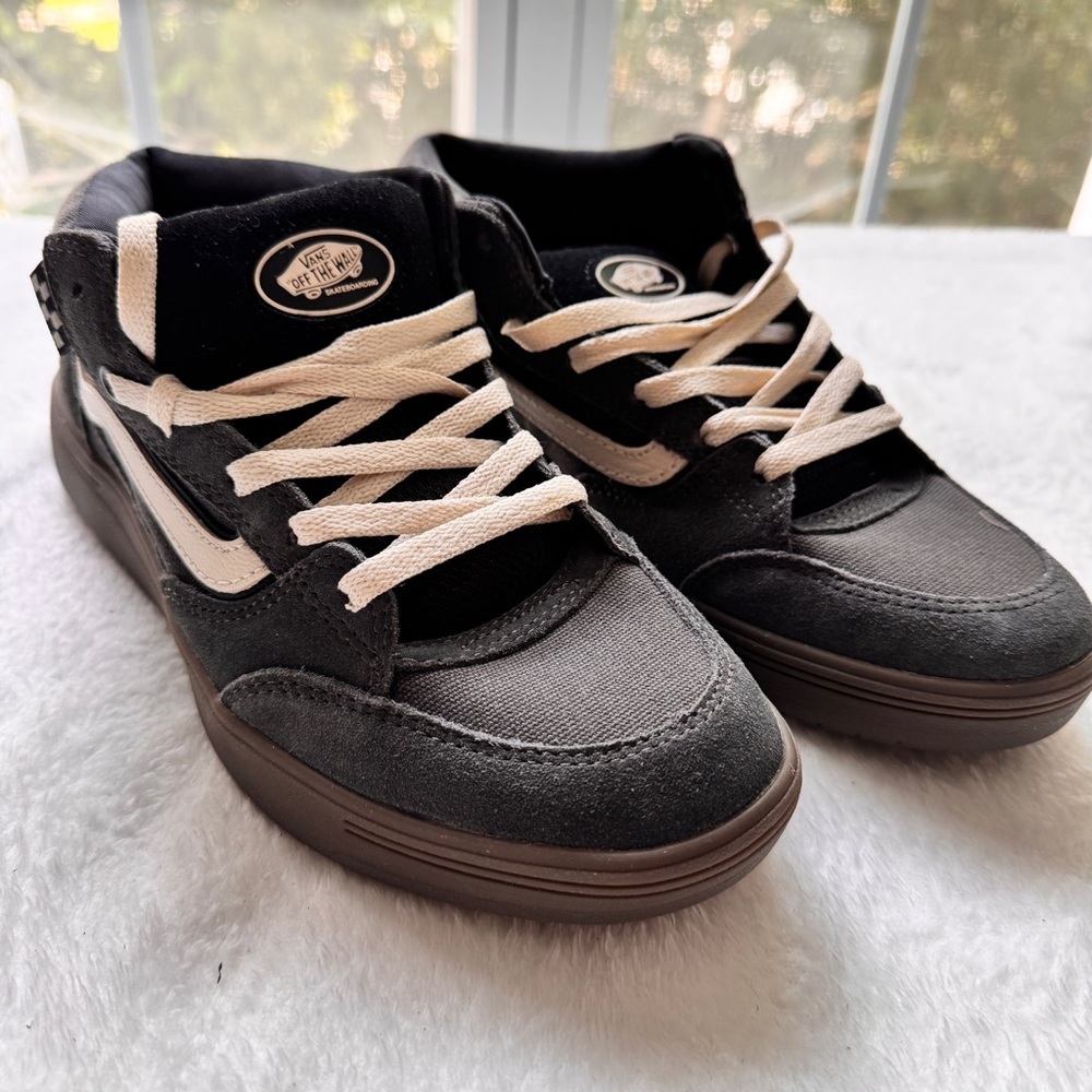 Vans Gray and White Men's Sneakers - Size 7 - New Without Box